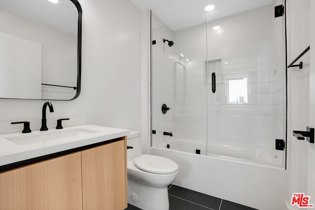 Building Photo - 5813 Lexington Ave