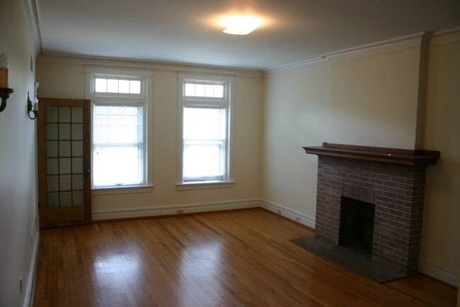 Building Photo - 5861 Nina Pl