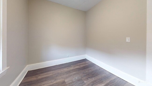 Building Photo - Lease to own! 5 bedroom/1 bath, Old Brooklyn.