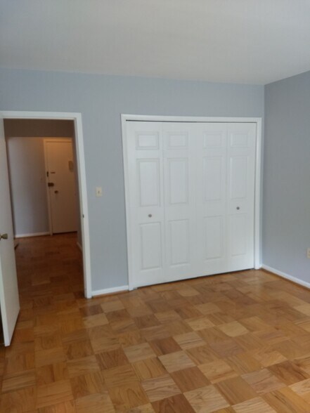 Building Photo - 3535 Chevy Chase Lake Dr