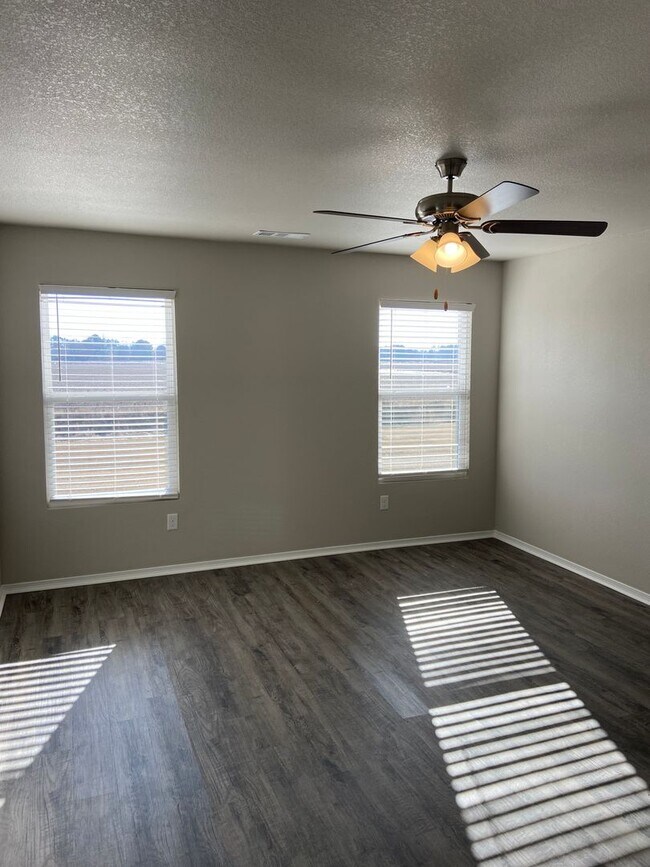 Building Photo - *Start 2026 Rent FREE!* Four Bedroom | Two Bathroom in Jonesboro