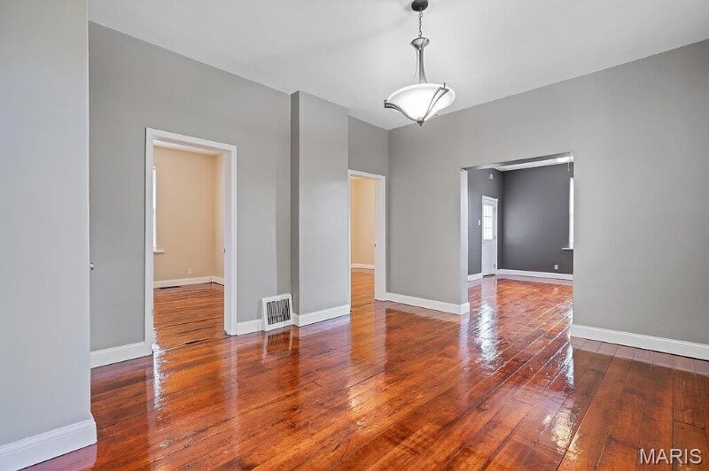 Building Photo - 1116 E 5th St