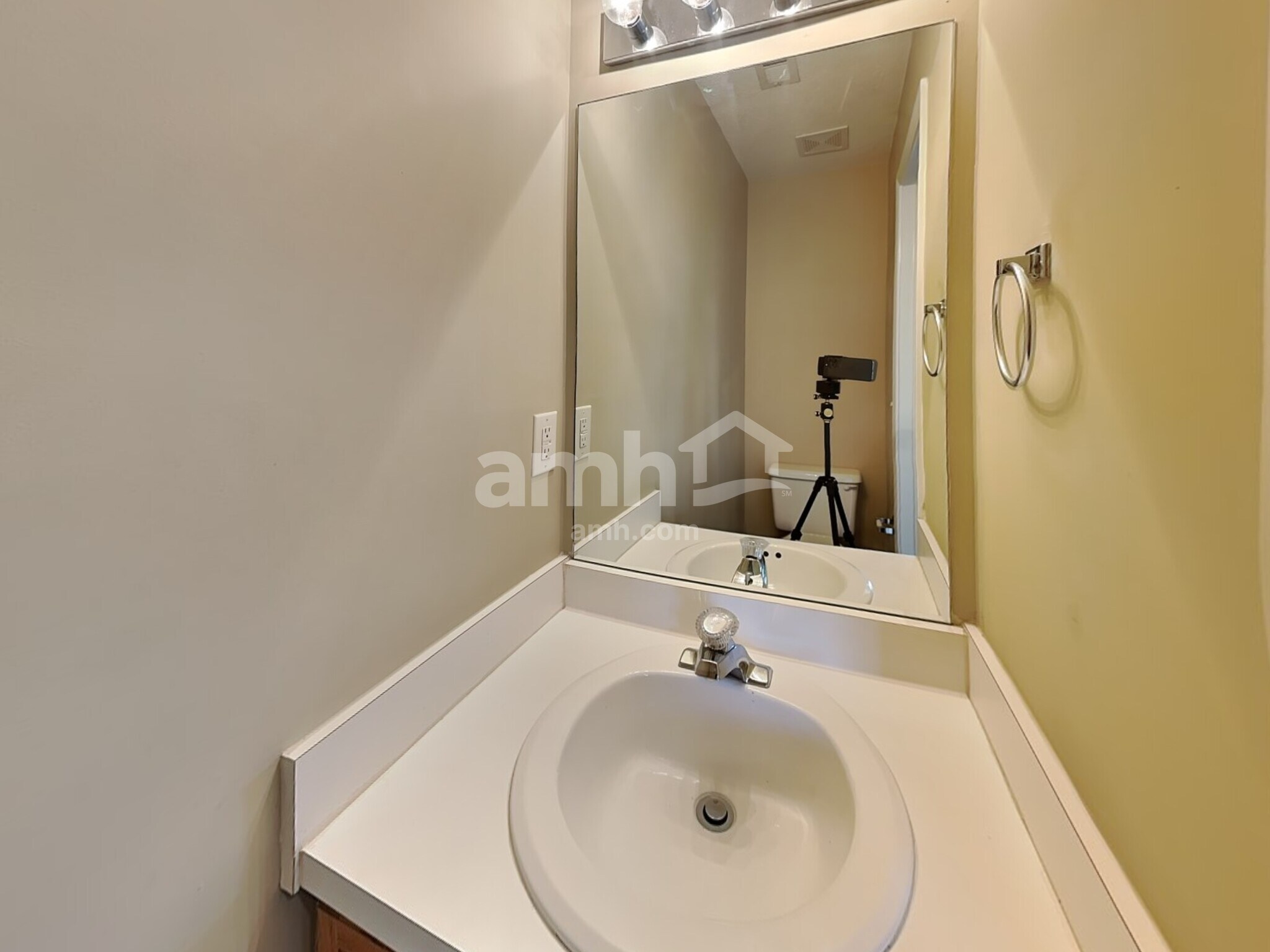 Building Photo - 706 Bellmeade Bay Dr