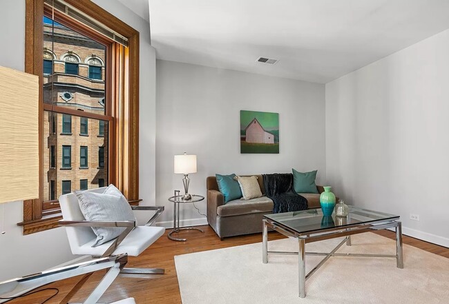 Building Photo - Elegant & Spacious unit for Rent