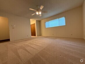 Building Photo - Fantastic 3 bedroom 2 bath Home in Montere...