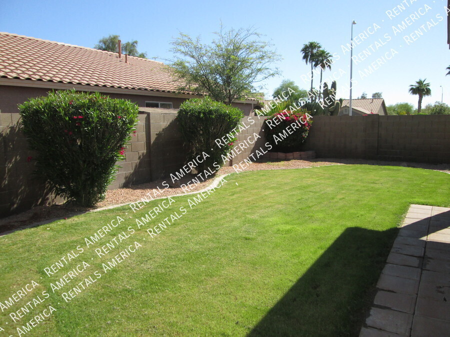 Building Photo - 1332 W Kesler Ln