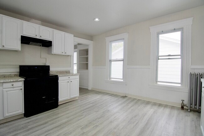 Building Photo - 58 Howes St