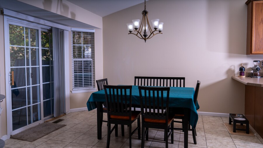 eatin kitchen - walks out to back patio - 615 Grayhawk Cir