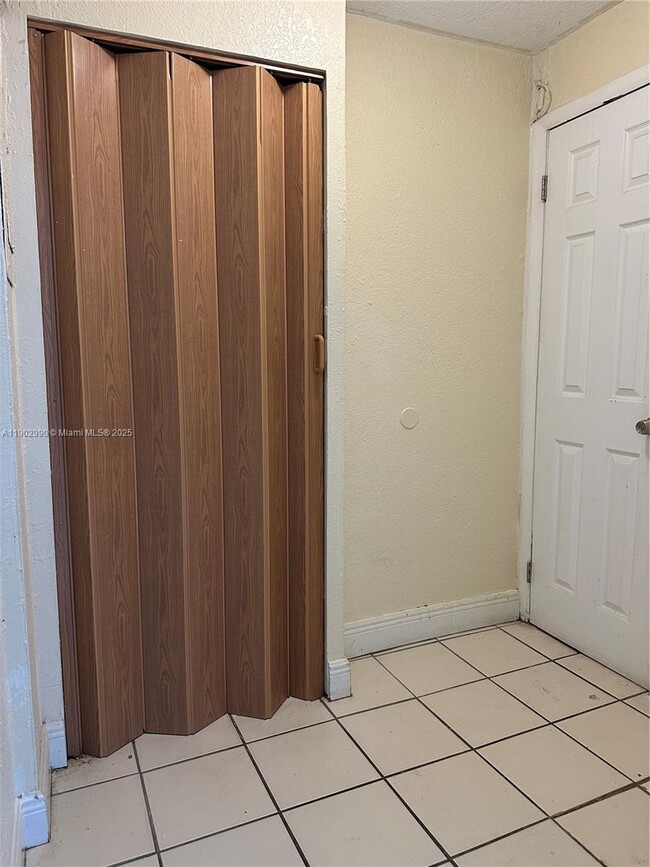 Building Photo - 2446 Johnson St