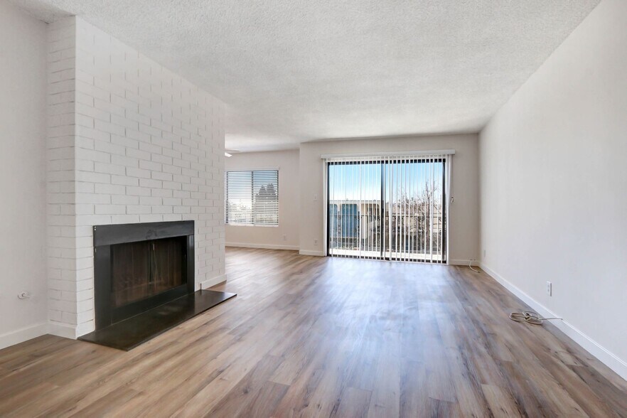 Primary Photo - 1306 Armacost Ave