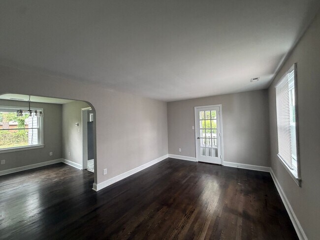 Building Photo - 4-bedroom 2 full bathroom cape for rent
