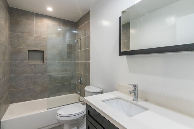 Building Photo - Remodeled 2 BEDROOM/2 BATH in the Heart of...