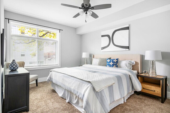 Building Photo - 504 Lyman Ave