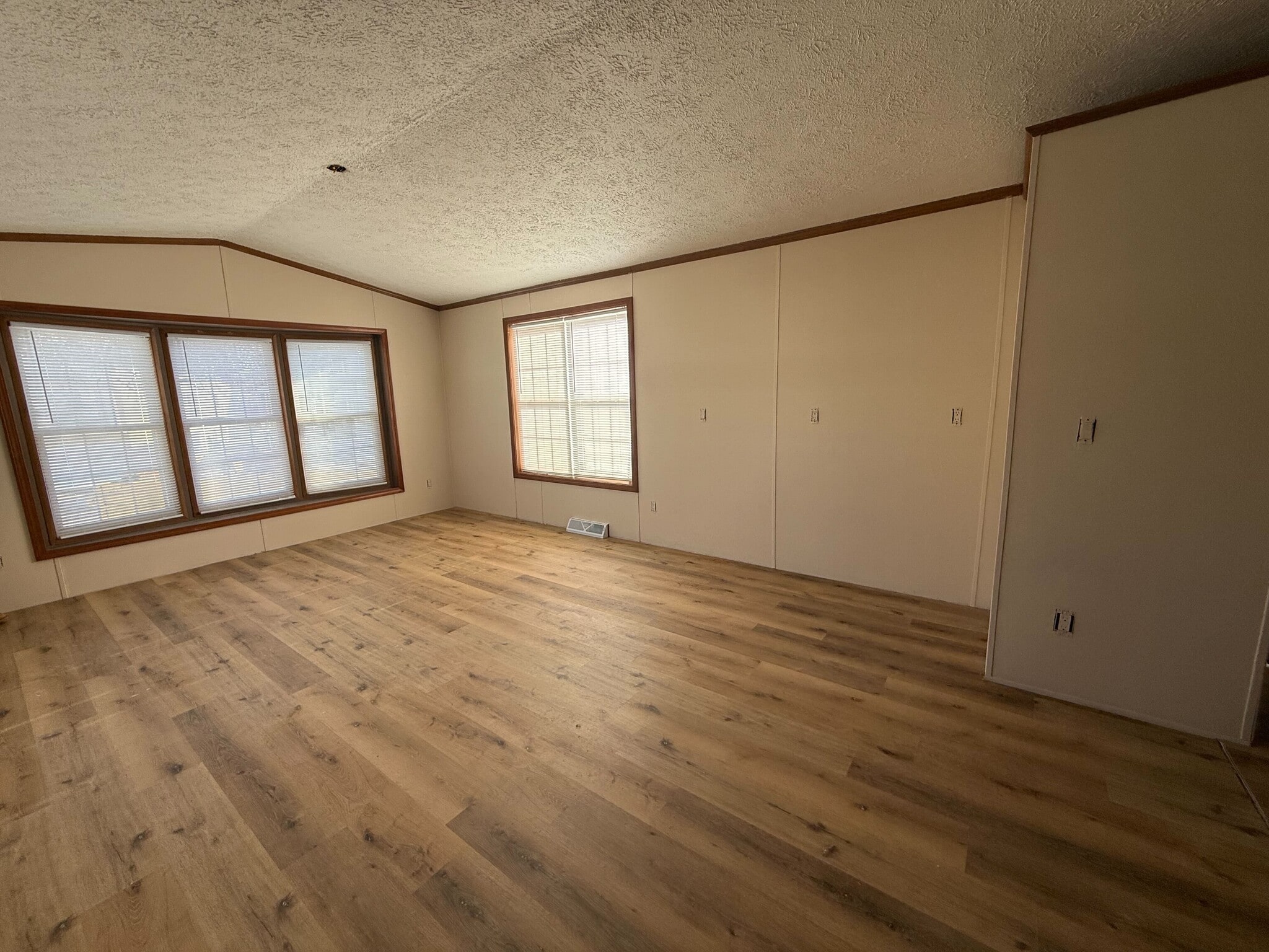 Building Photo - 145 Terri Dr