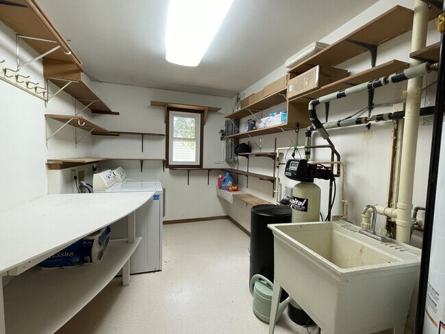 Building Photo - 4009 St Clair St