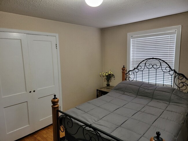 Building Photo - Beautiful 5 Bed, 2 Bath Single-Family House with Large Fenced Backyard Close to OSU!