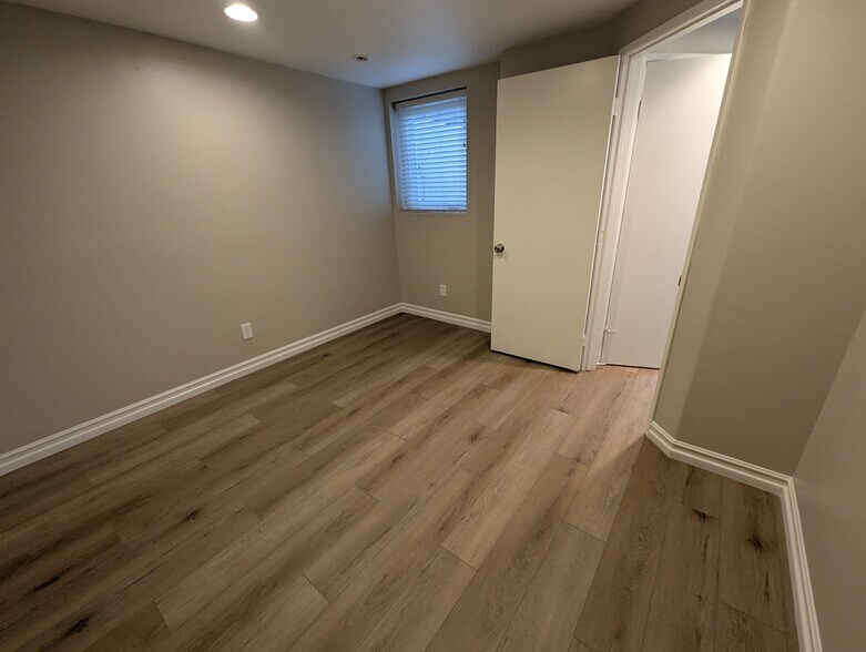 Building Photo - 211 Montana del Lago Dr
