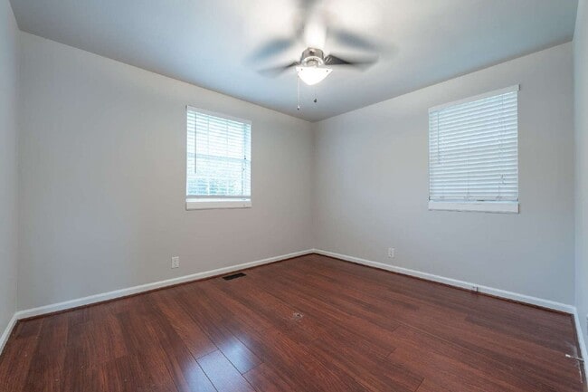 Building Photo - 207 Whitnel Dr