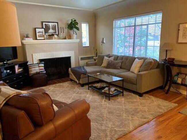 Building Photo - DUPLEX - NOSTALGIC - OLD SOUTHWEST - ON-SI...