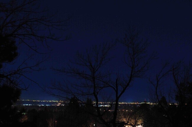 Building Photo - Beautiful SW Boulder MCM Home with Mountai...