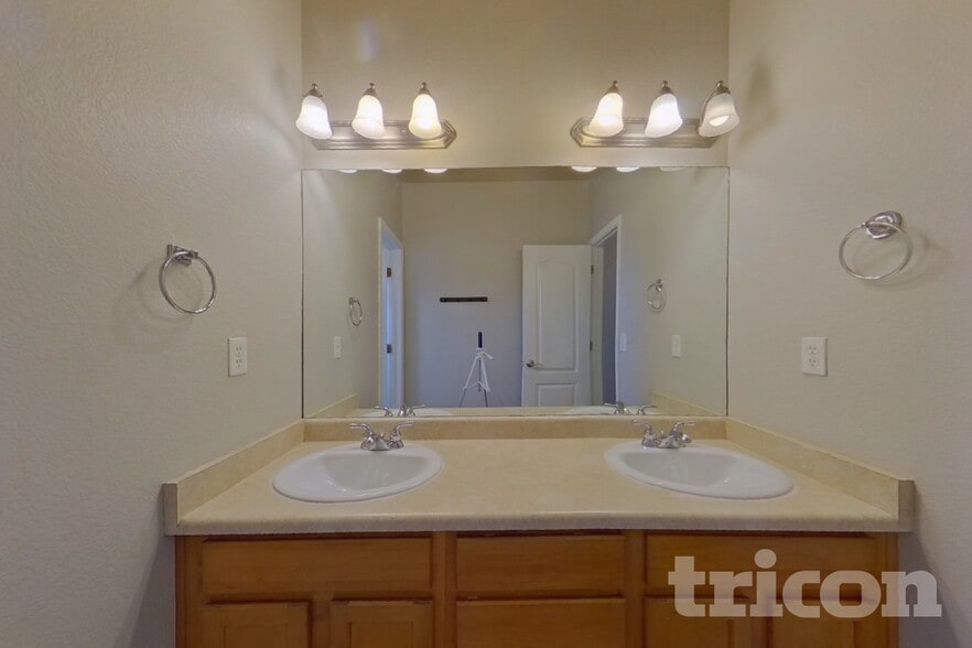 Building Photo - 10857 Greenbelt Dr