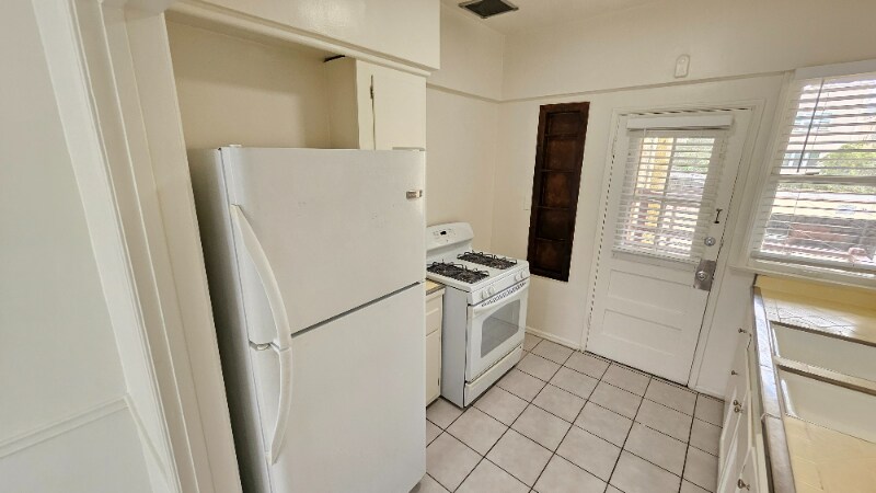 Building Photo - 436 N Ardmore Ave