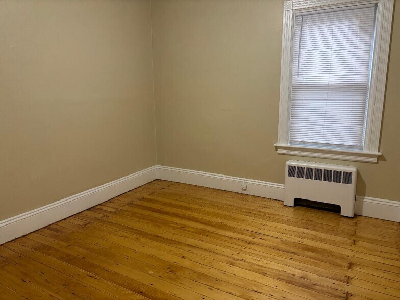 Building Photo - 51 Hamlin St