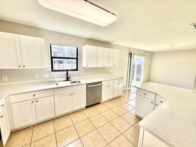 Building Photo - Beautiful Two-Story Home for Lease in South Austin