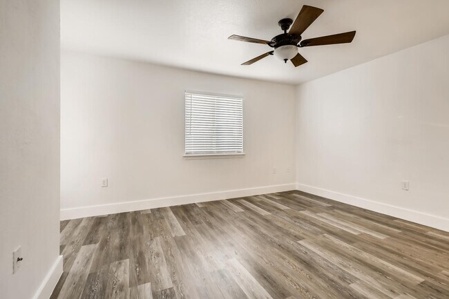 Building Photo - 1604 Anise Dr