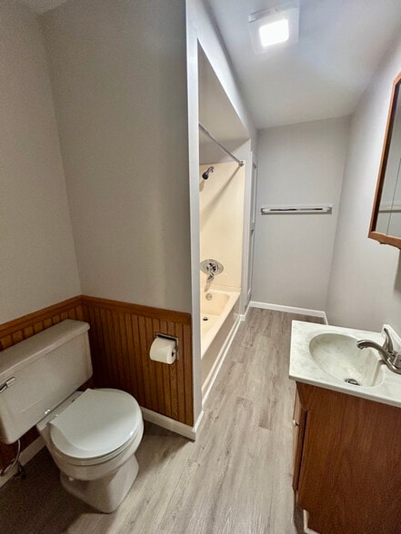 Building Photo - 112 Rock St