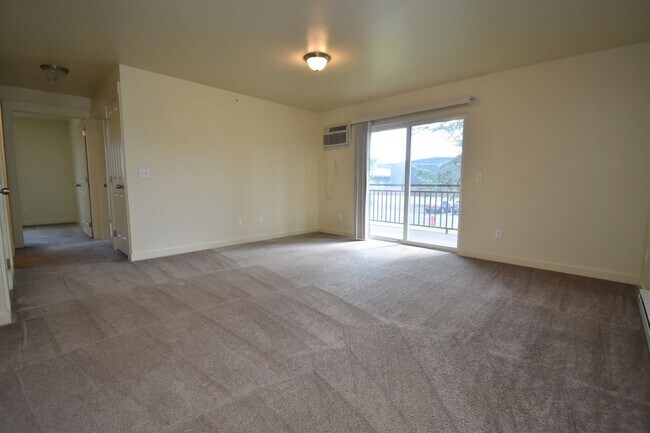 Building Photo - Centrally Located Second Floor 2b w/ Priva...