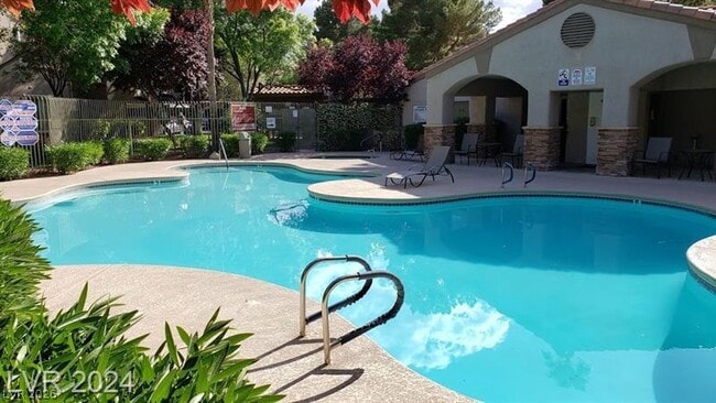 Building Photo - 2121 Blue Breeze Dr