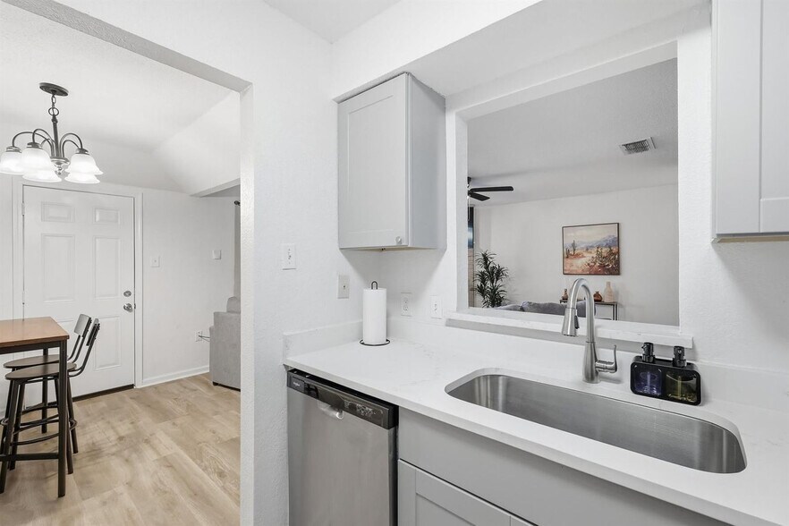 Building Photo - 2162 E Arkansas Ln