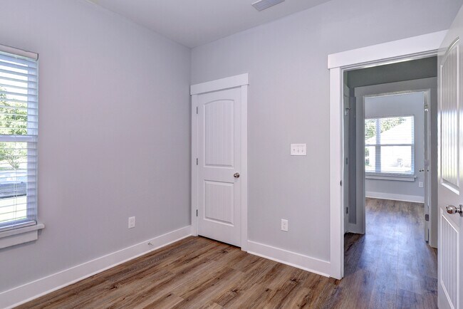 Building Photo - 102 Magruder Ave