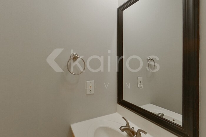 Building Photo - 605 Sophia Ct