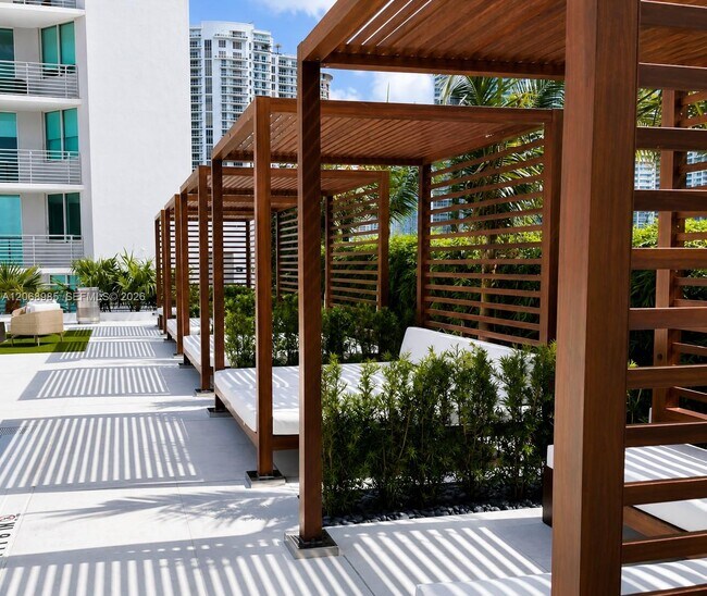 Building Photo - 335 S Biscayne Blvd