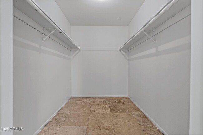 Building Photo - 2346 E Shaw Butte Dr