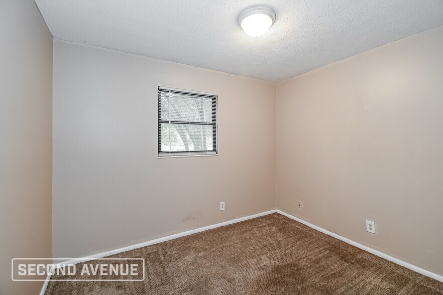 Building Photo - 2318 Looking Glass Ln