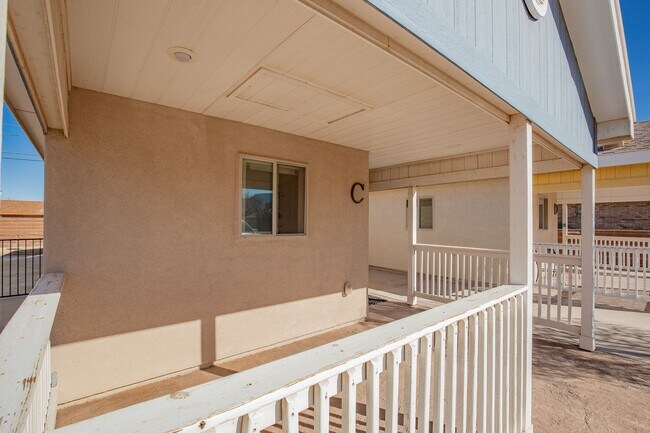 Building Photo - 800 Sherwood Dr