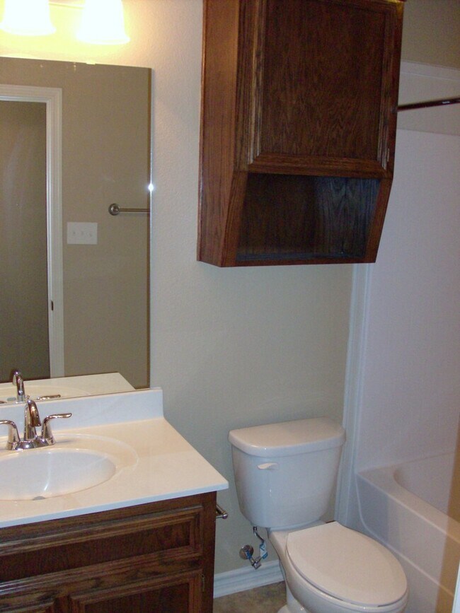 Building Photo - 3 bedroom 2 bath Duplex off Bunny Trail Killeen