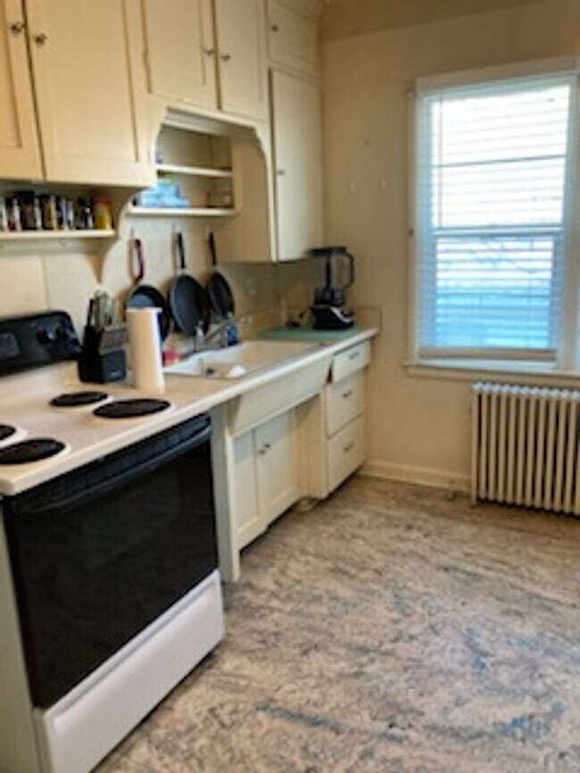 Building Photo - Great 1 bedroom apartment! Close to BYU