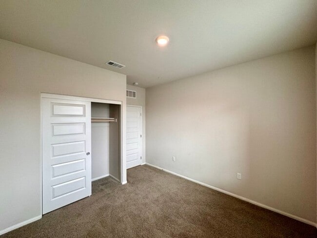 Building Photo - MOVE IN SPECIAL! $1000 off 1st month rent if you move in the month of January! Spacious 4 Bedroom...
