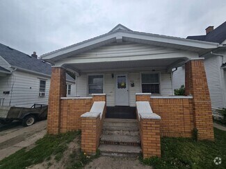 Building Photo - 2 Bedroom House