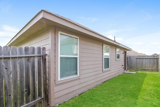 Building Photo - 13206 Withee Path Ln