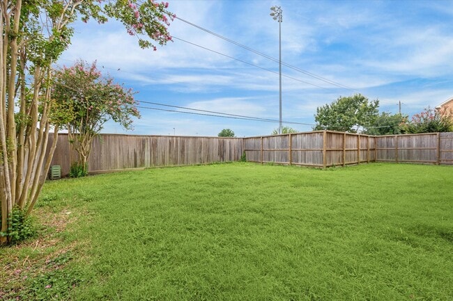 Building Photo - 9829 Riddlelink Ln