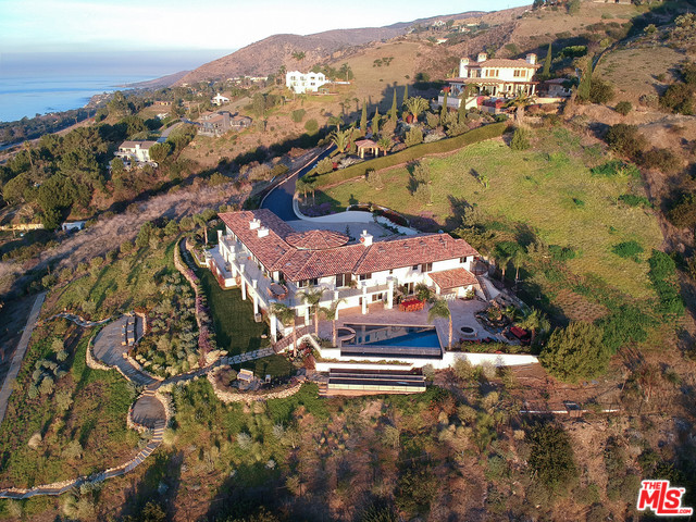 Building Photo - 4400 Encinal Canyon Rd