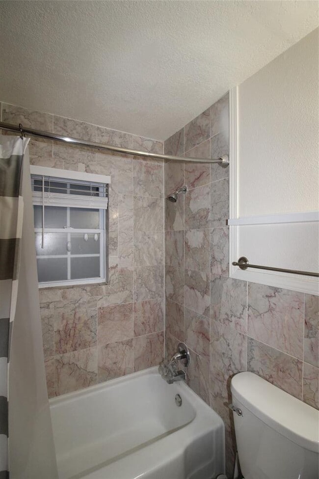 Building Photo - 2000 E Alameda St