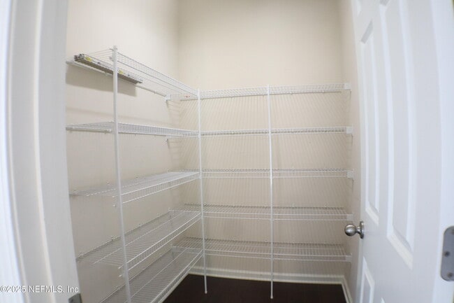 Building Photo - 175 Starlis Pl