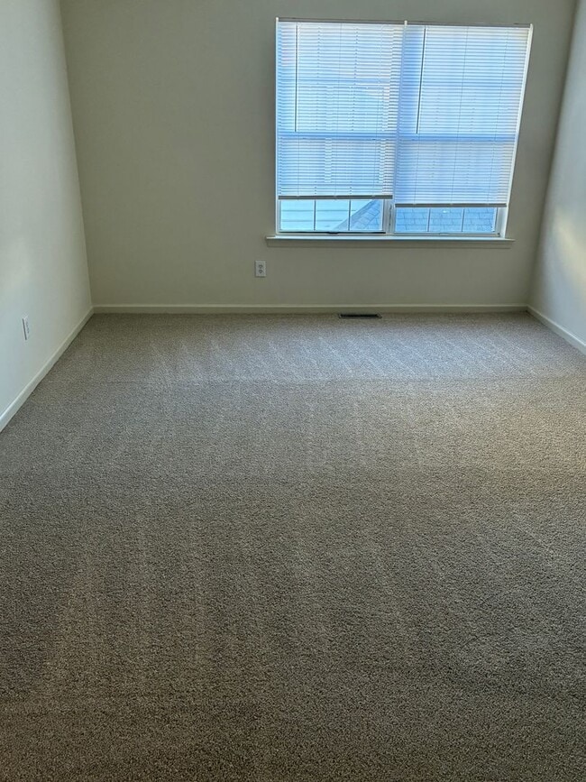 Building Photo - Willow Lakes - Yorktown