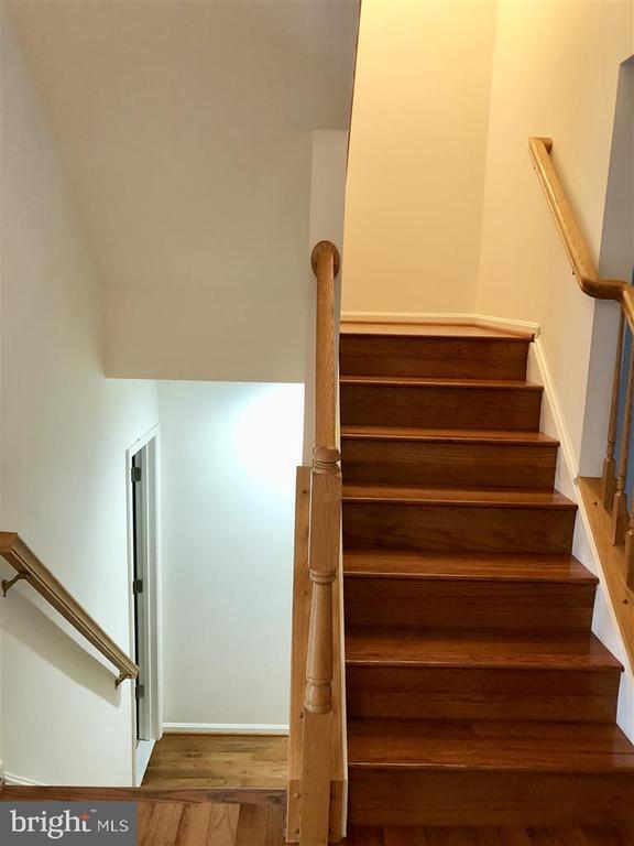 Building Photo - 1981 Logan Manor Dr